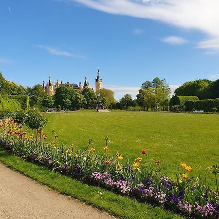 Neumuehler Hof- Ferienwohnung "Benjamin" Mit Grosser Privater Dachterasse Und Guter Anbindung In Die City Schwerin  Zewnętrze zdjęcie