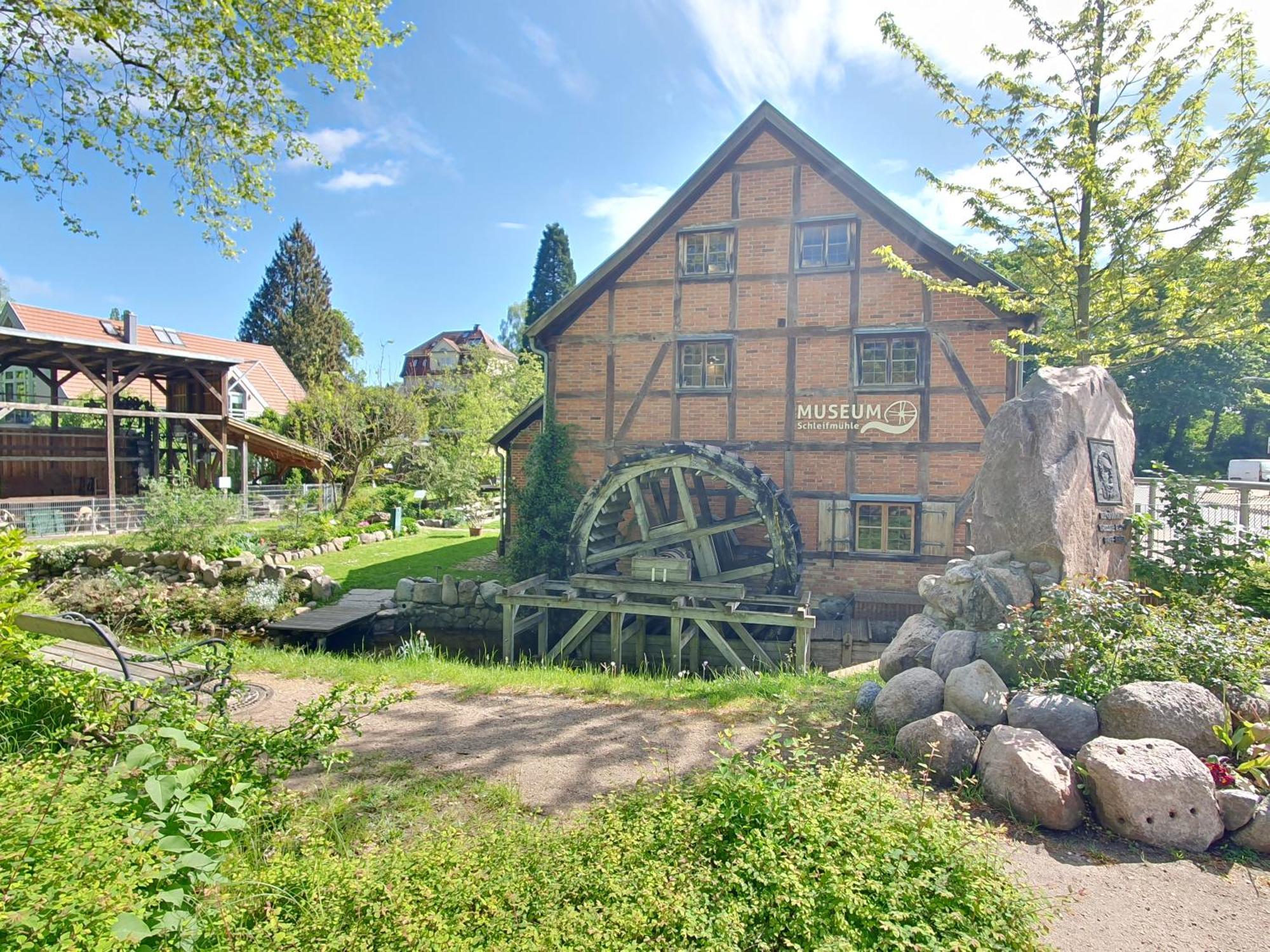 Neumuehler Hof- Ferienwohnung "Benjamin" Mit Grosser Privater Dachterasse Und Guter Anbindung In Die City Schwerin  Zewnętrze zdjęcie
